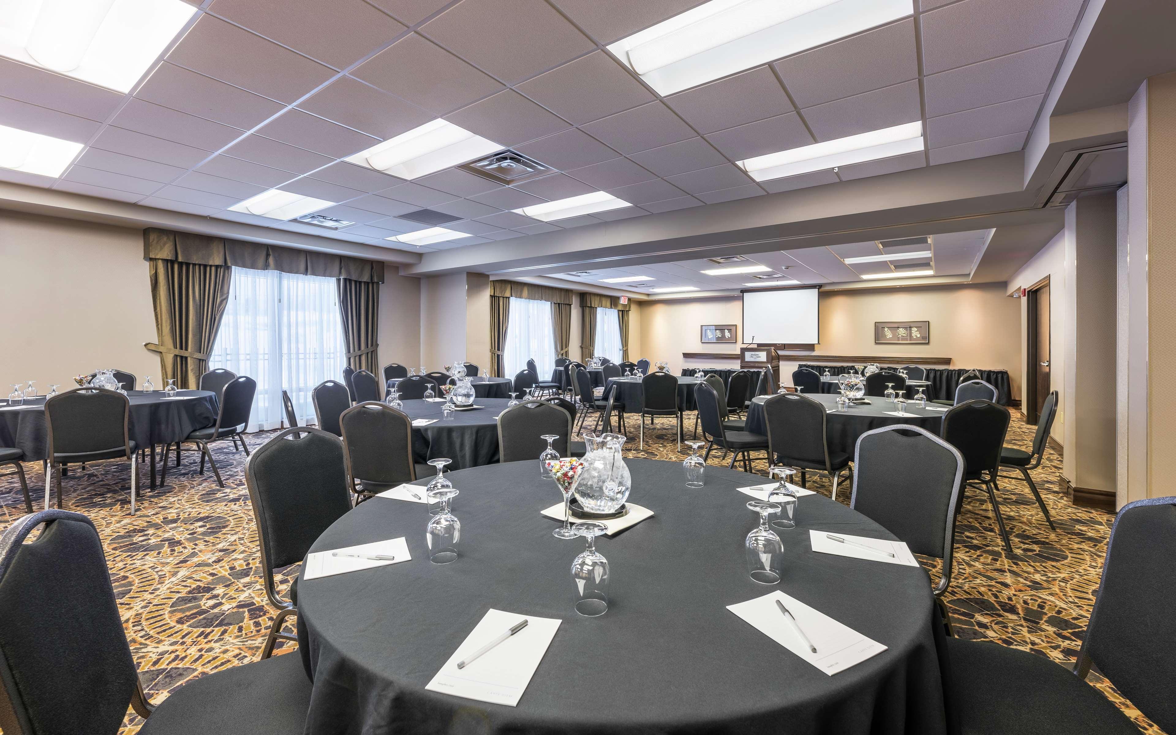 Hampton Inn & Suites By Hilton Монктон Экстерьер фото