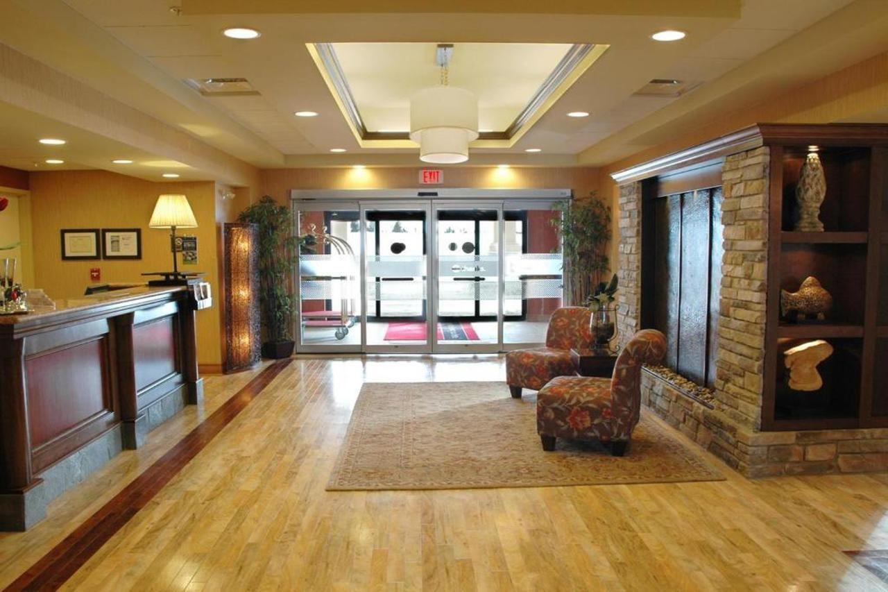 Hampton Inn & Suites By Hilton Монктон Экстерьер фото