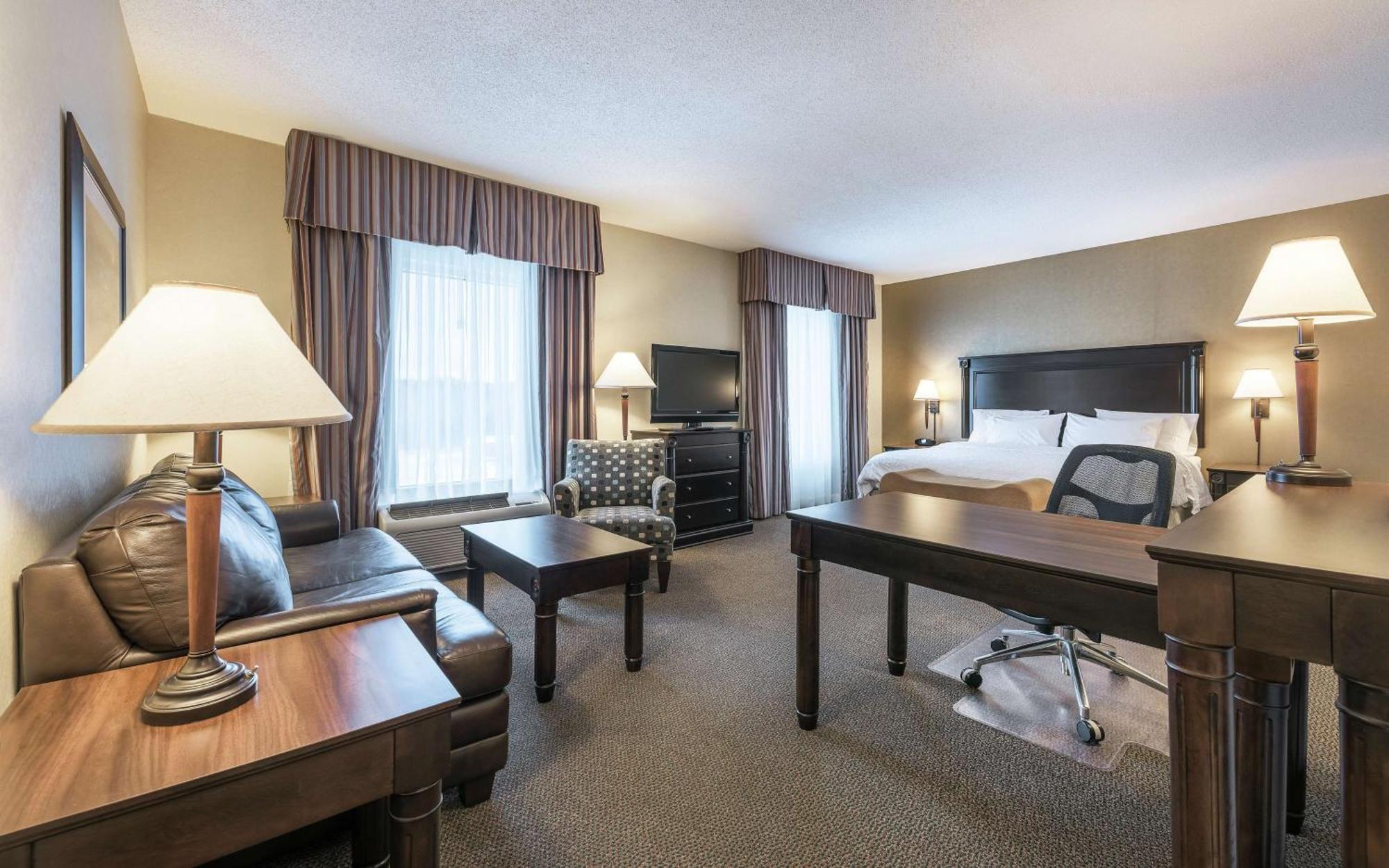 Hampton Inn & Suites By Hilton Монктон Экстерьер фото