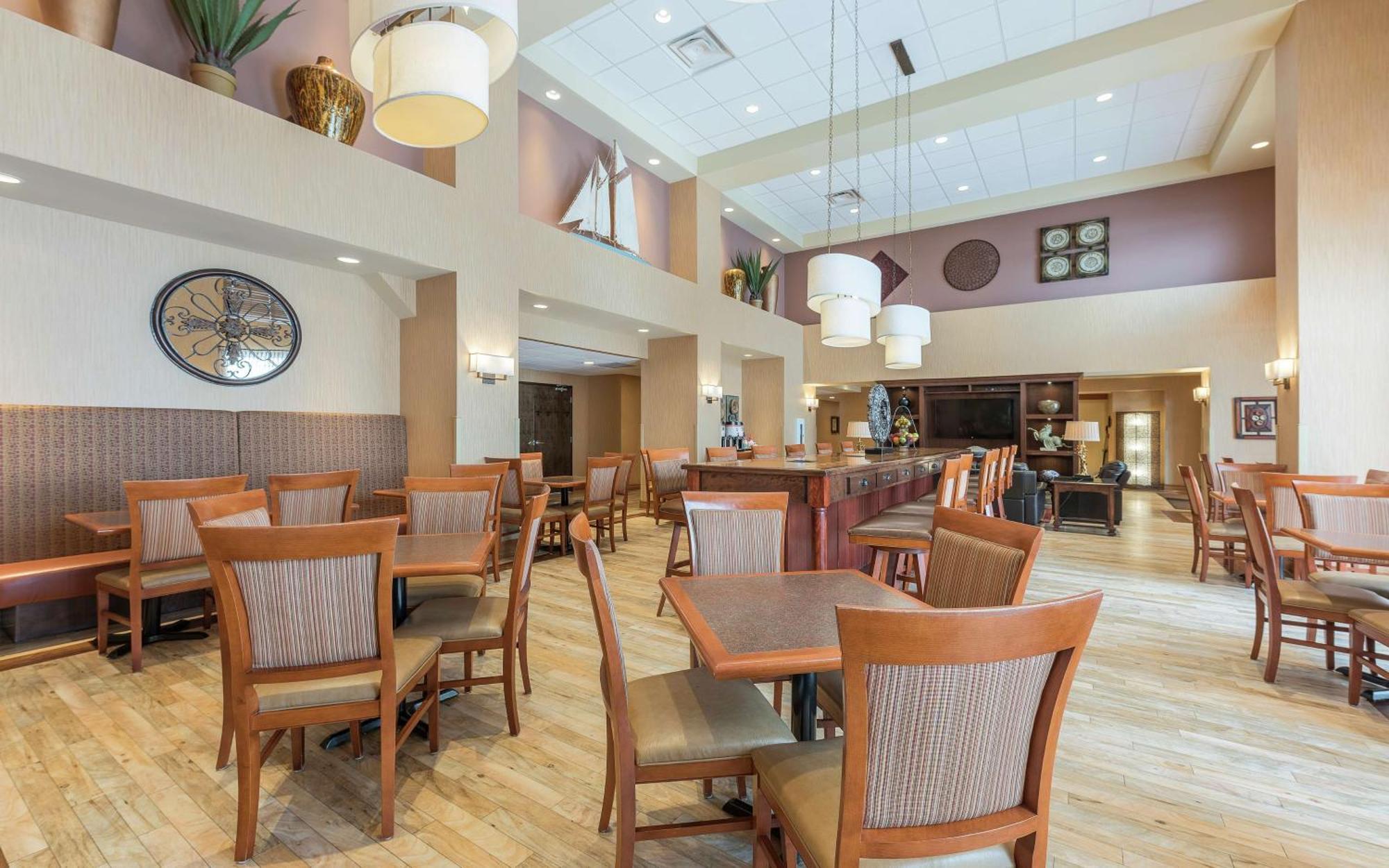 Hampton Inn & Suites By Hilton Монктон Экстерьер фото