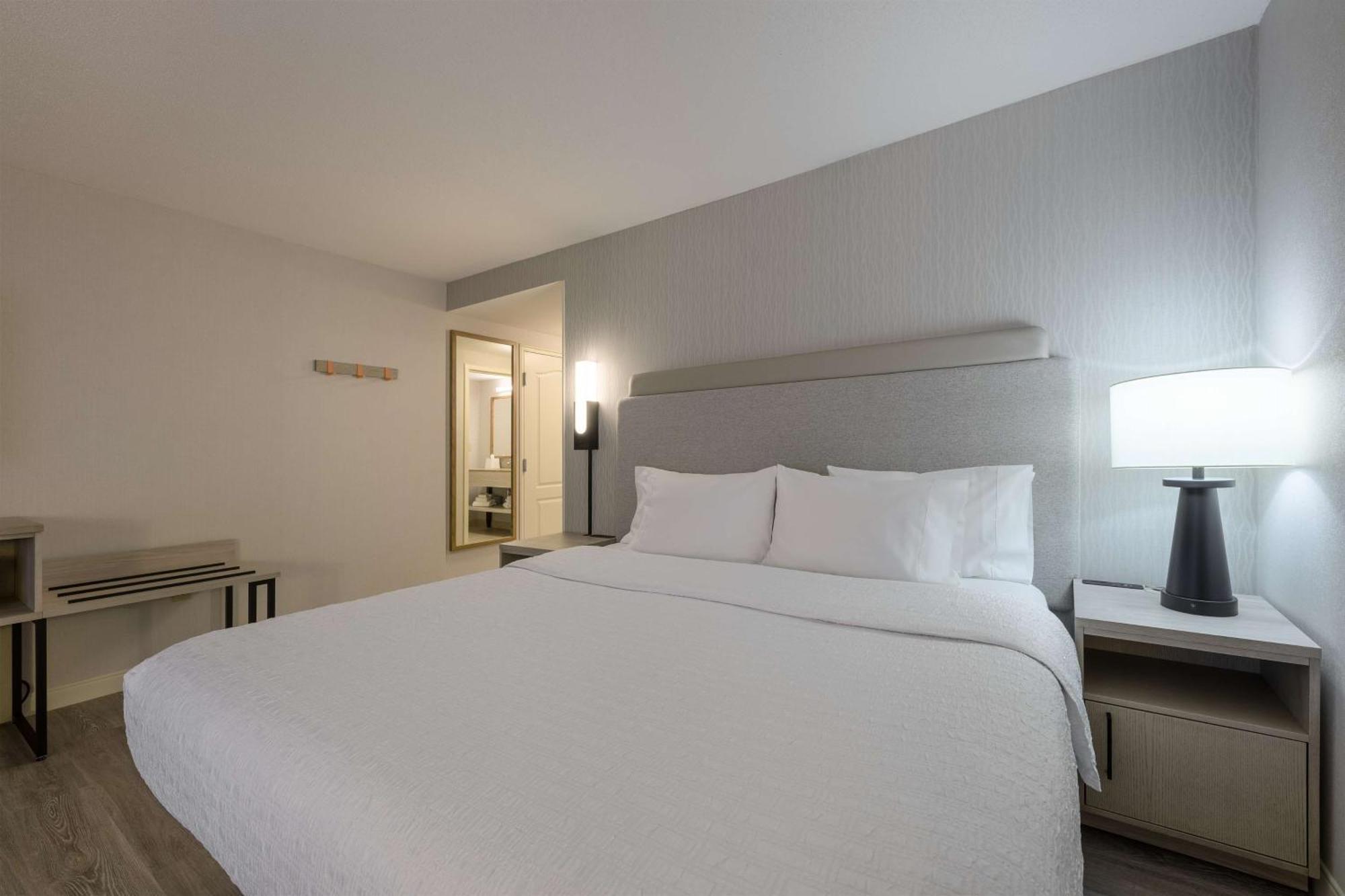 Hampton Inn & Suites By Hilton Монктон Экстерьер фото