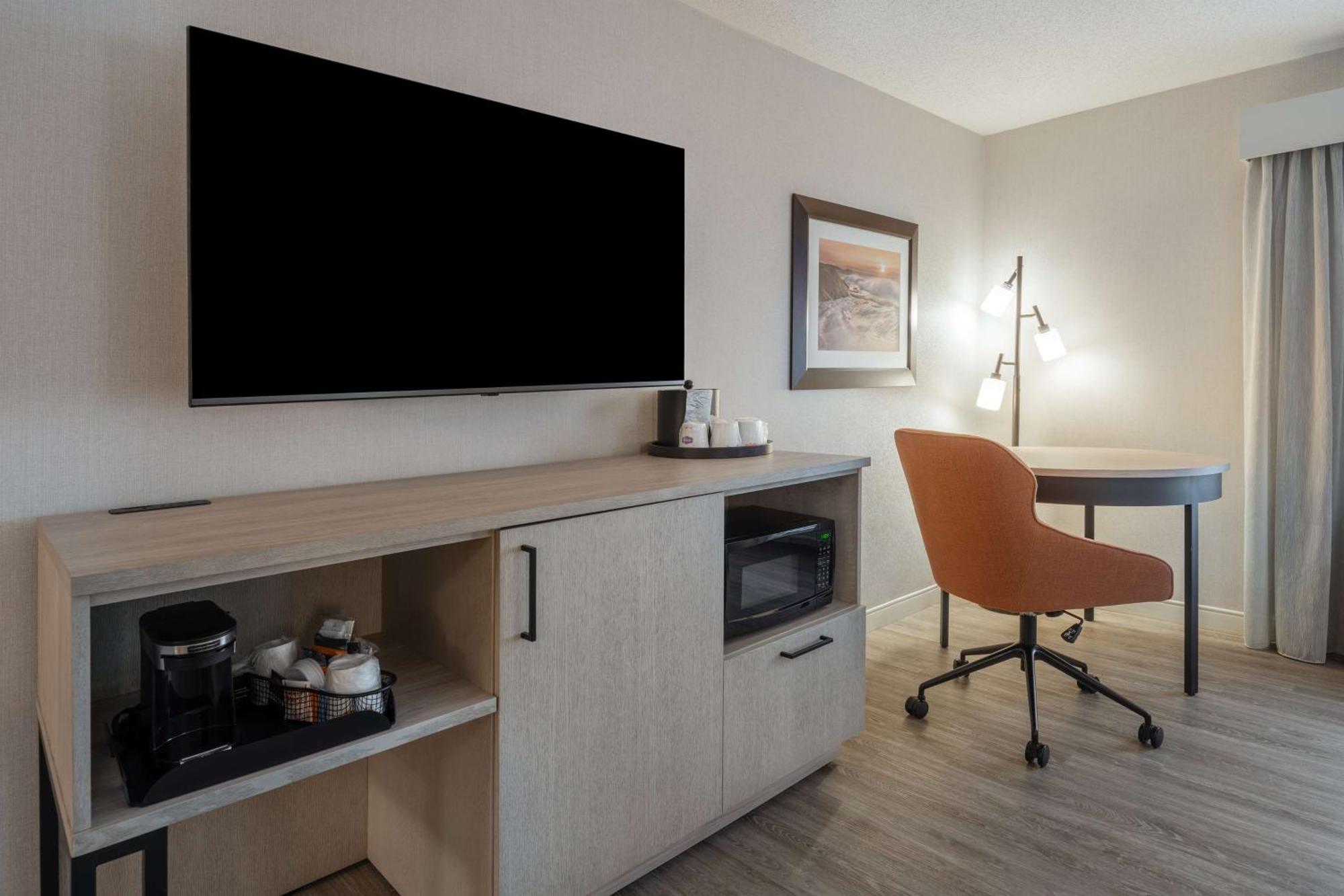 Hampton Inn & Suites By Hilton Монктон Экстерьер фото