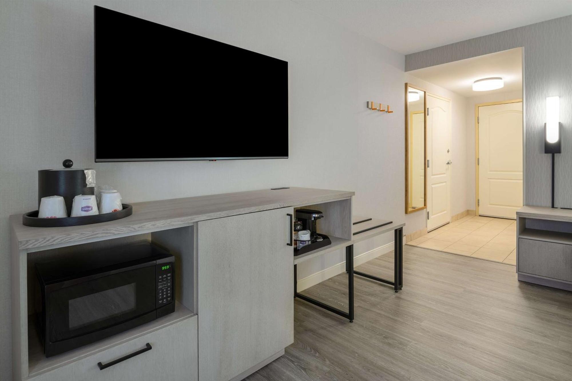 Hampton Inn & Suites By Hilton Монктон Экстерьер фото
