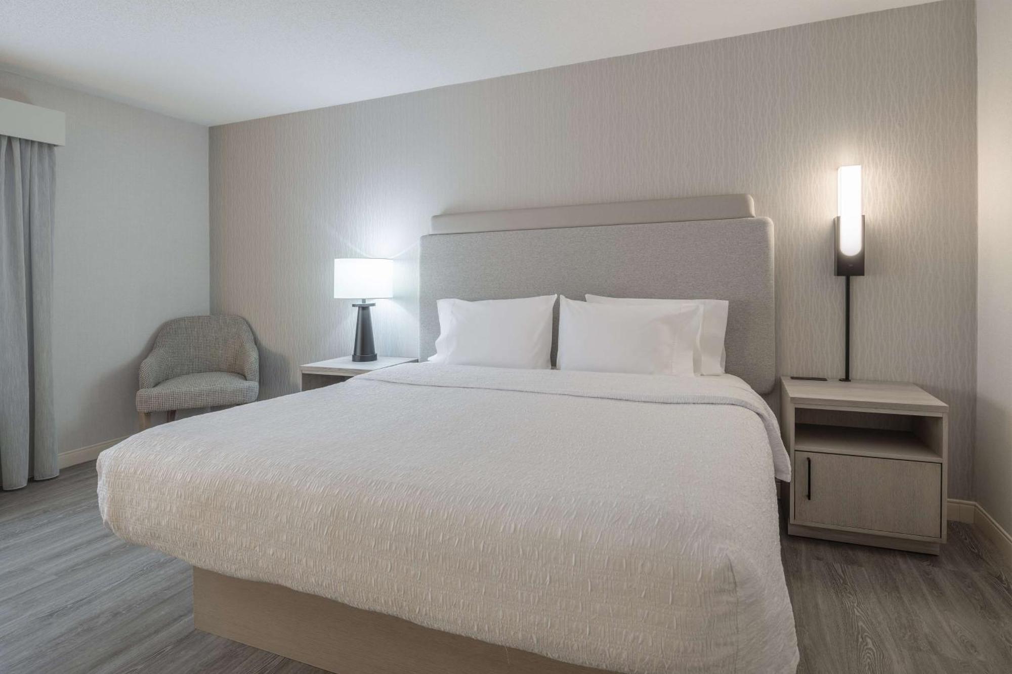 Hampton Inn & Suites By Hilton Монктон Экстерьер фото
