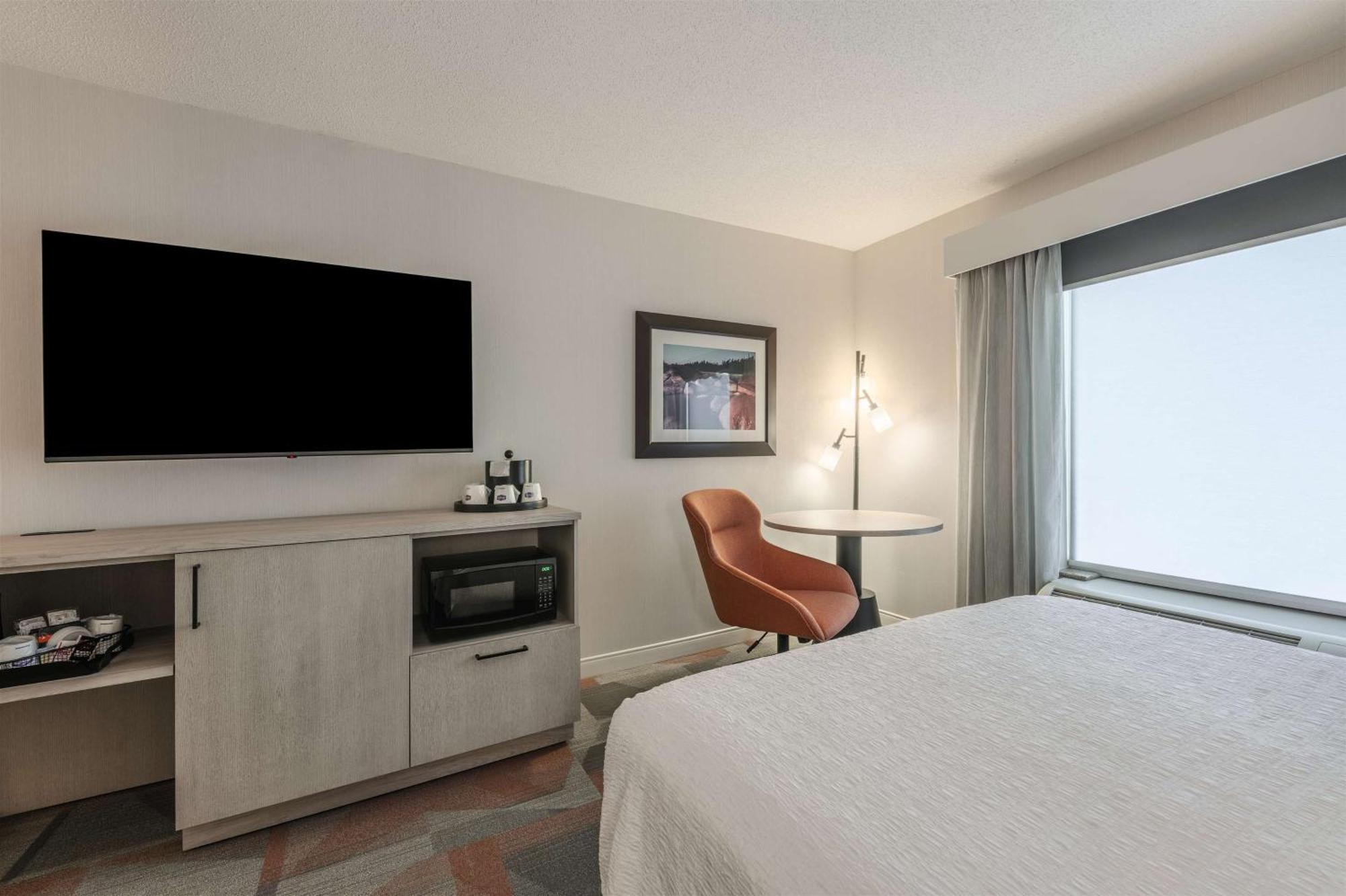 Hampton Inn & Suites By Hilton Монктон Экстерьер фото