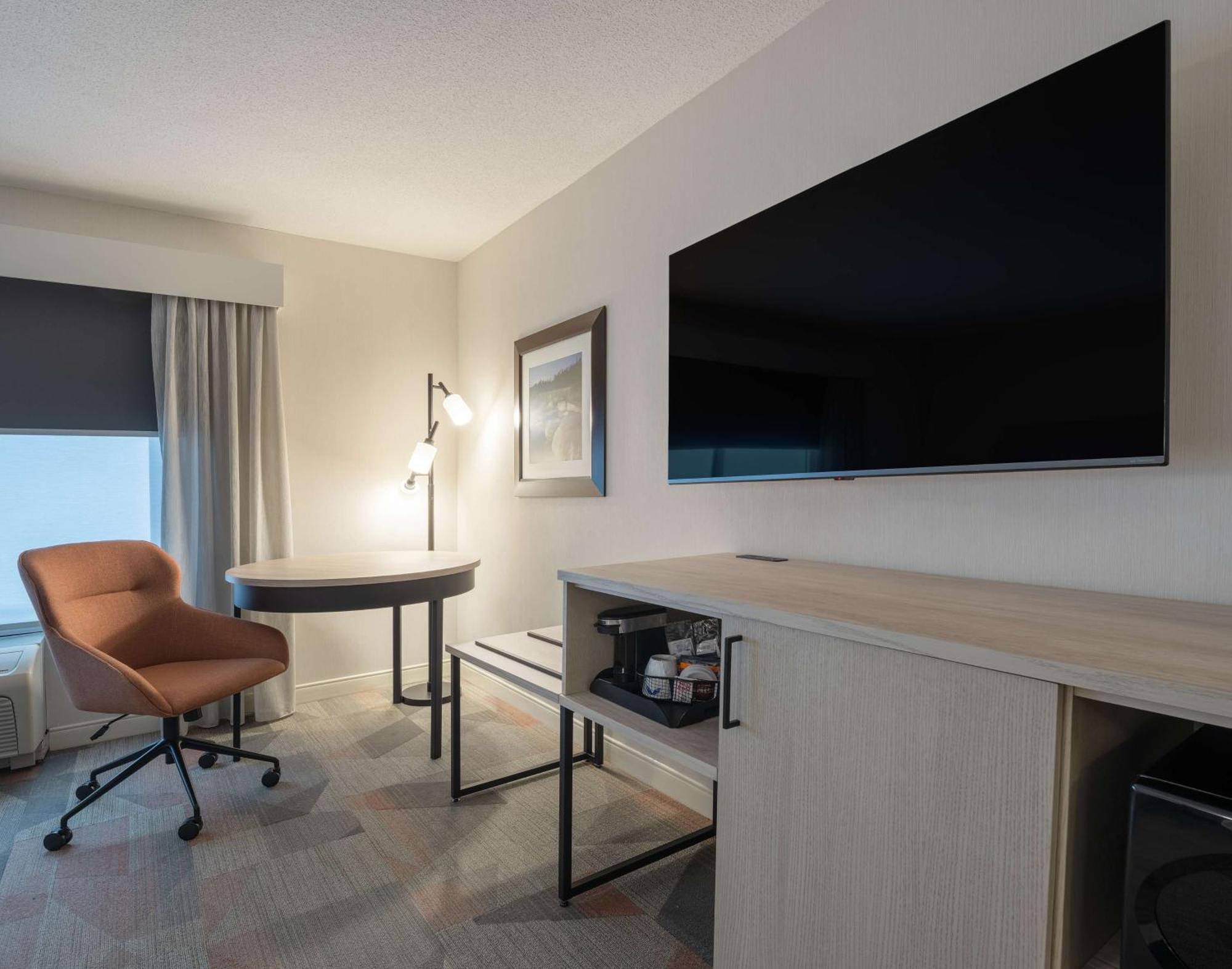 Hampton Inn & Suites By Hilton Монктон Экстерьер фото