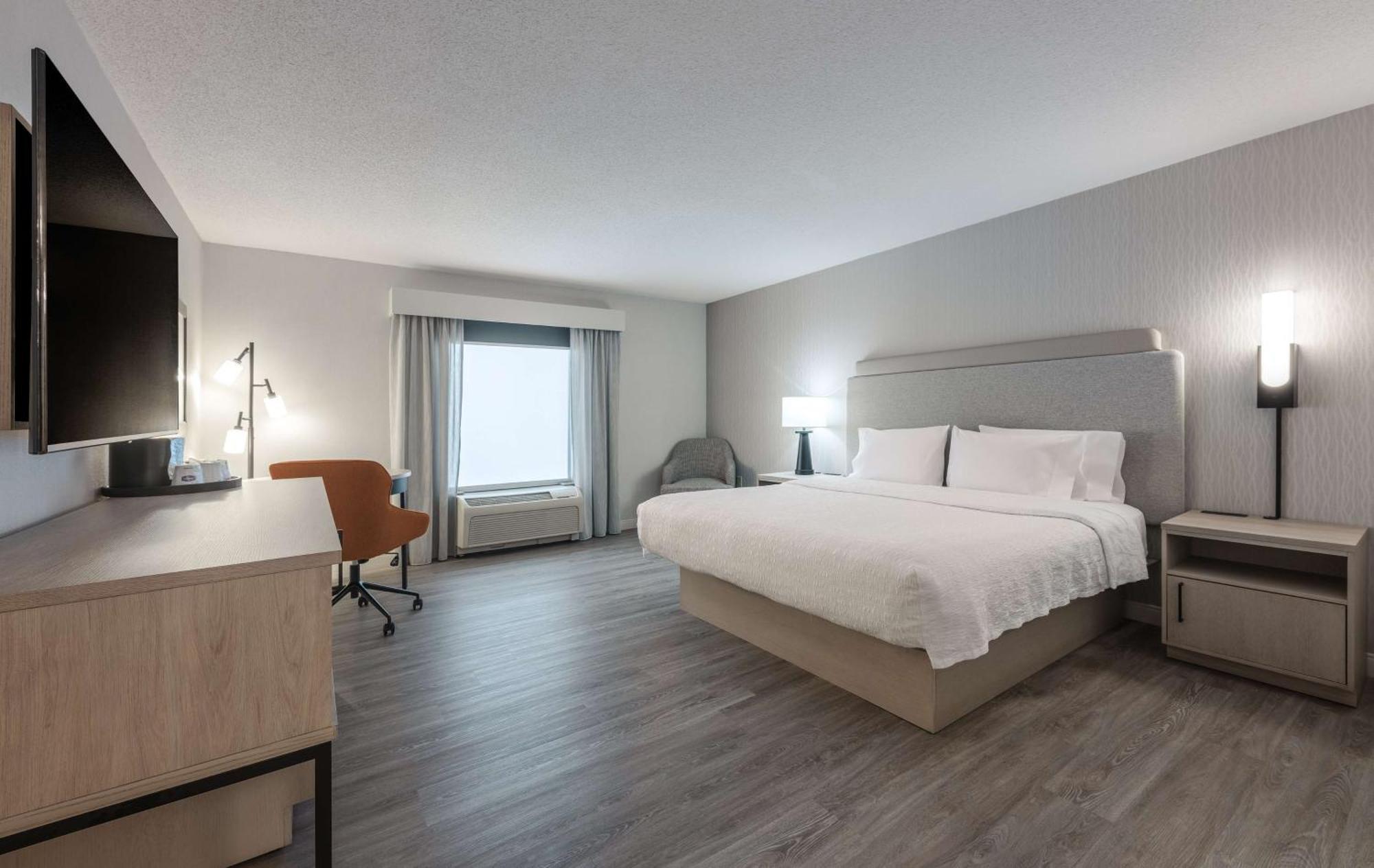 Hampton Inn & Suites By Hilton Монктон Экстерьер фото