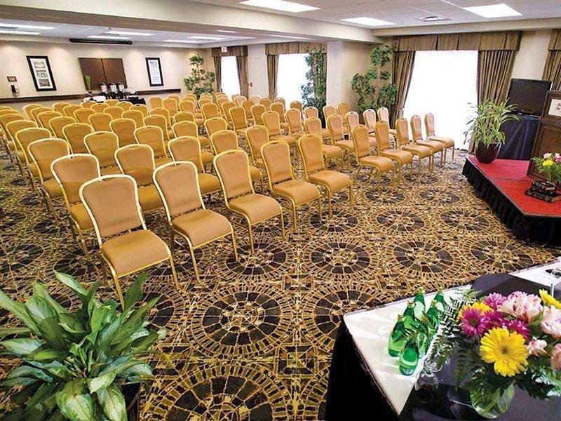 Hampton Inn & Suites By Hilton Монктон Экстерьер фото