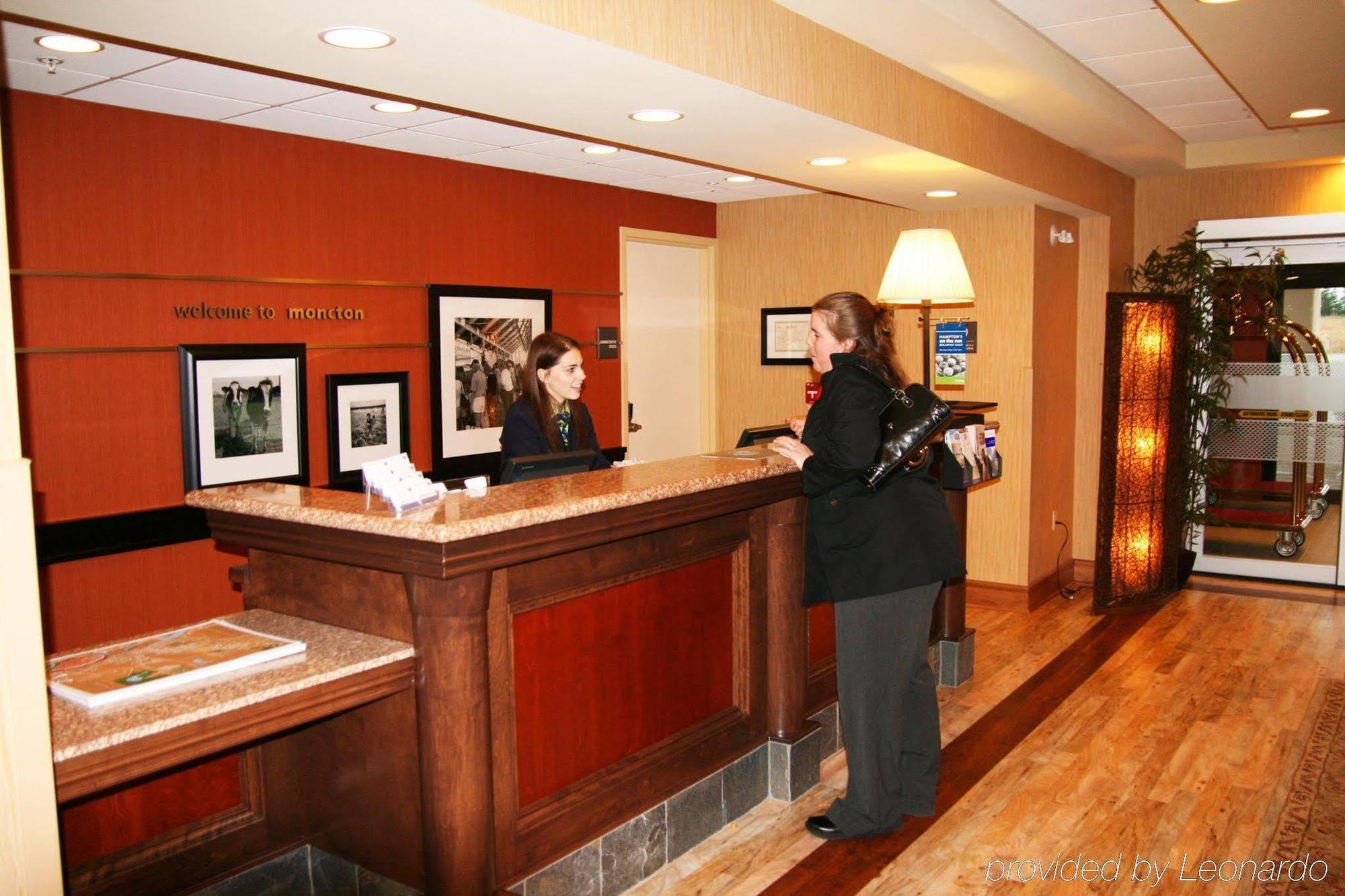 Hampton Inn & Suites By Hilton Монктон Интерьер фото