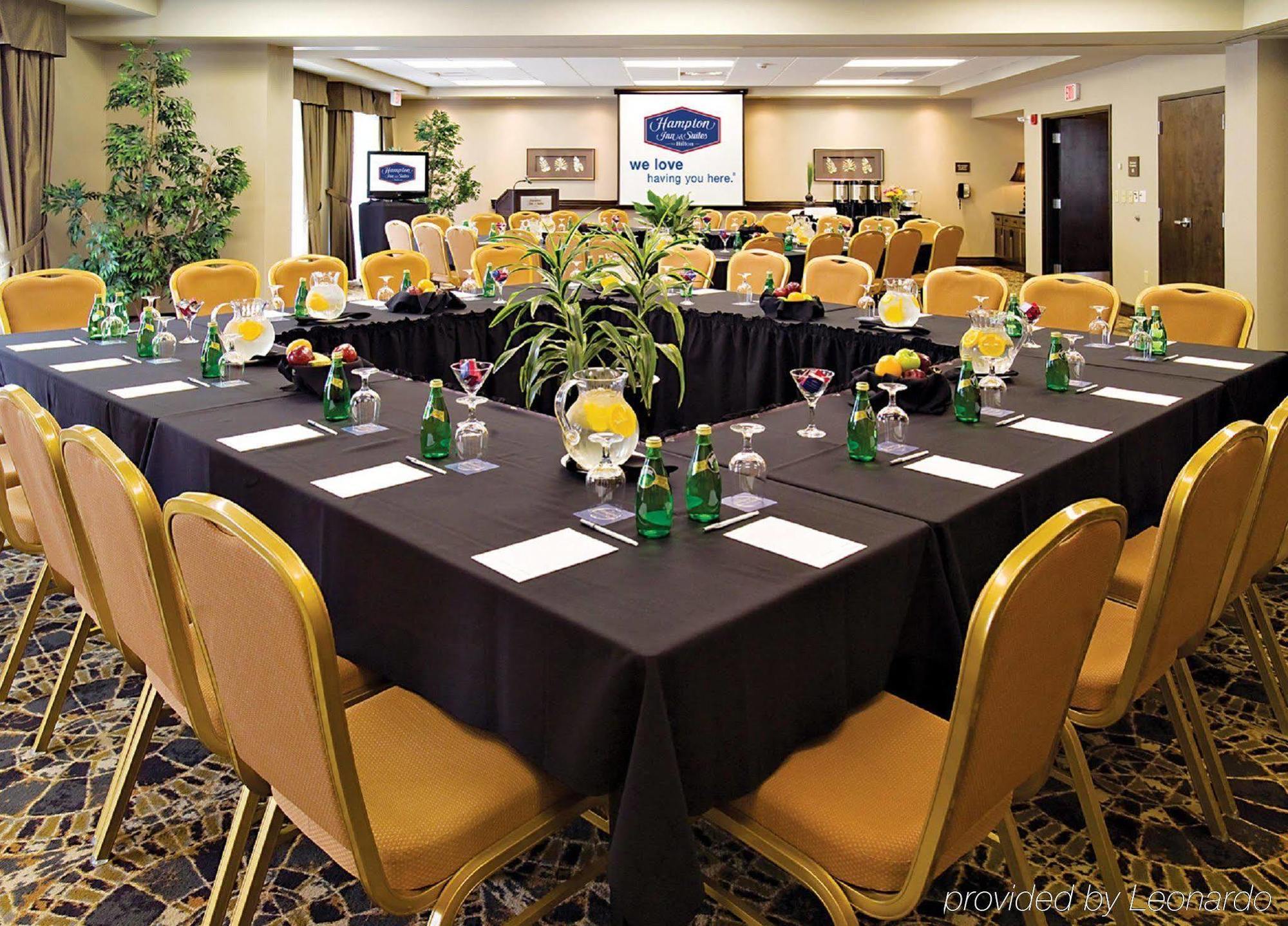 Hampton Inn & Suites By Hilton Монктон Бизнес фото