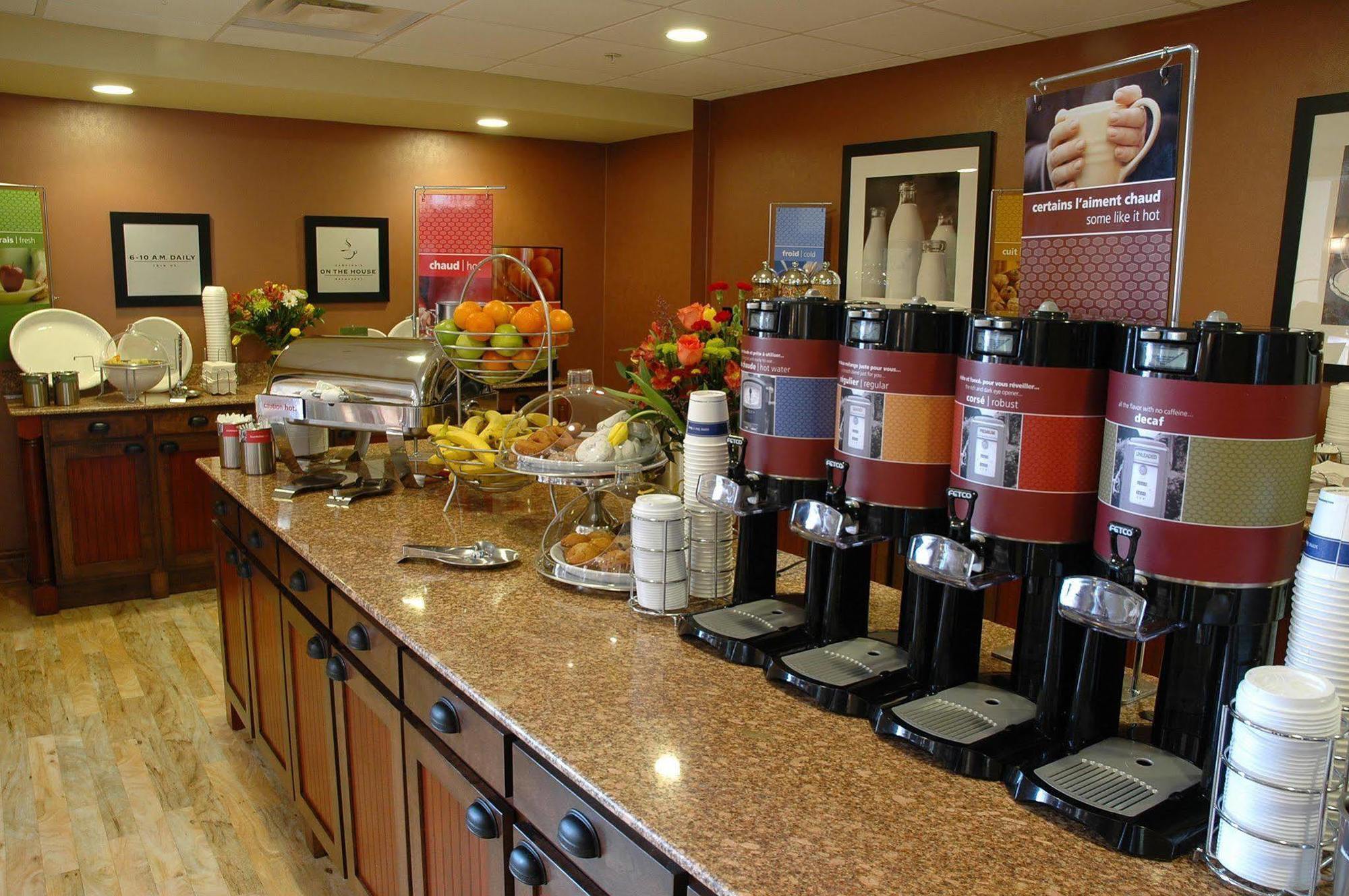Hampton Inn & Suites By Hilton Монктон Ресторан фото