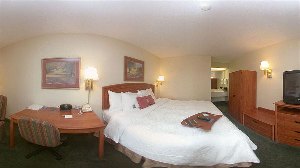 Hampton Inn & Suites By Hilton Монктон Экстерьер фото